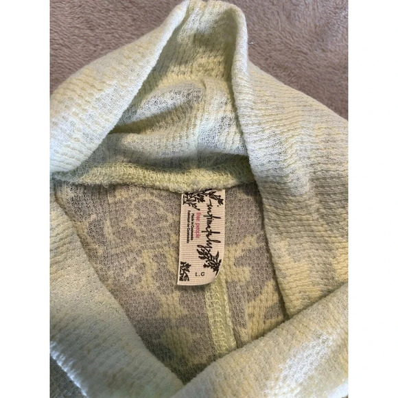 Intimately Free People Top Women’s L Neon Green Long Sleeve Soft Semi Sheer - Picture 4 of 6